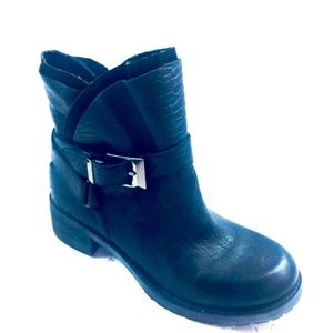 Rachel Roy Rfloanna Black Leather Boots NWT
Size: 6